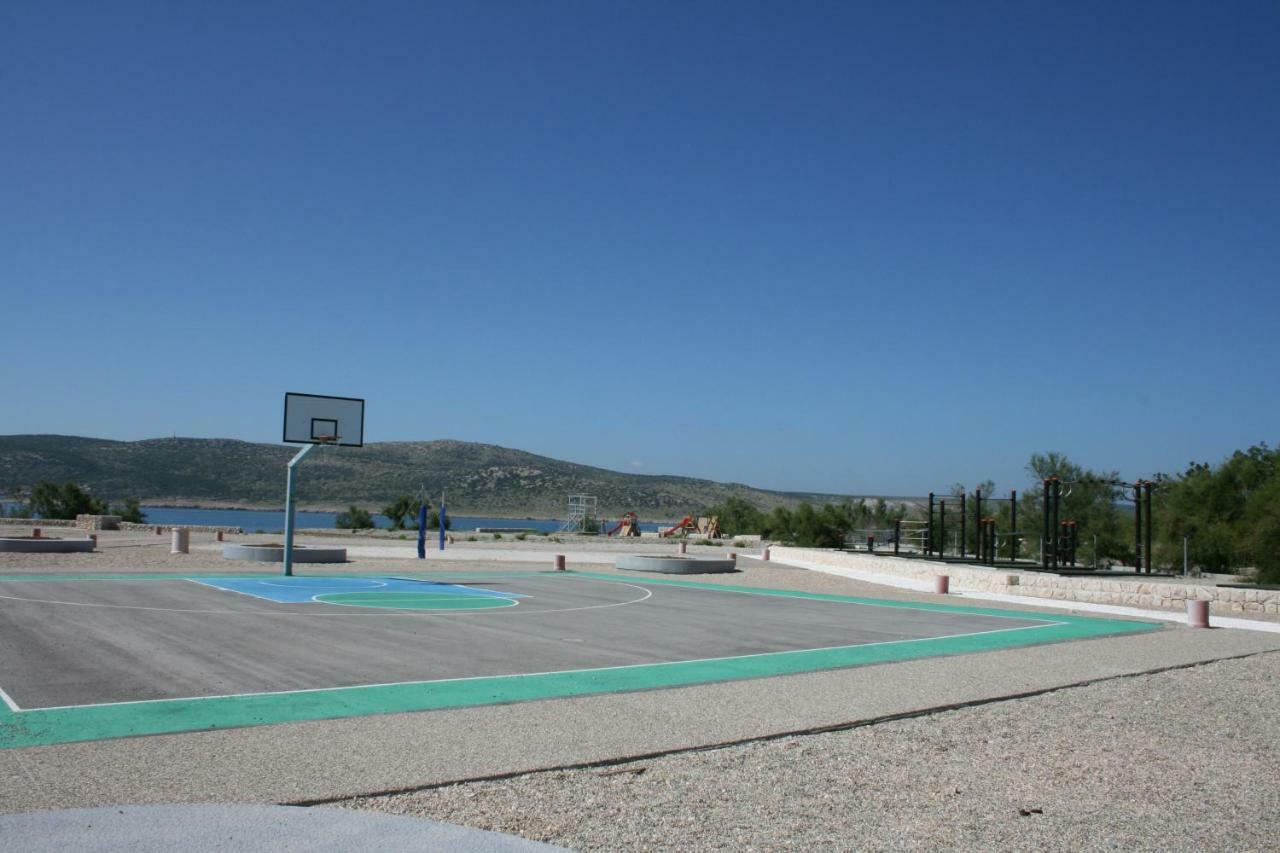 Mobile Homes Katinka, Starigrad Paklenica, Croatia Exterior photo
